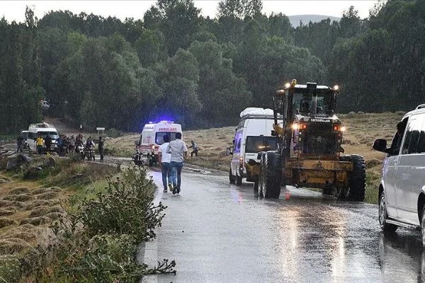 Ağrı'da sele kapılan çocuk hayatını kaybetti