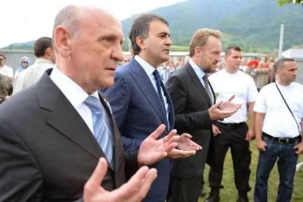 AK Parti Sözcüsü Ömer Çelik'ten Srebrenitsa Soykırımı mesajı