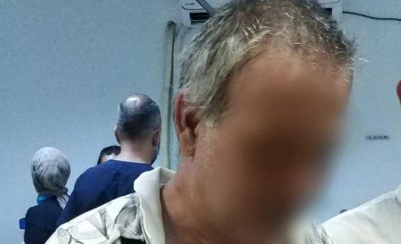 Alkollü olan şahış sokakta görme engelli bir vatandaşa saldırdı