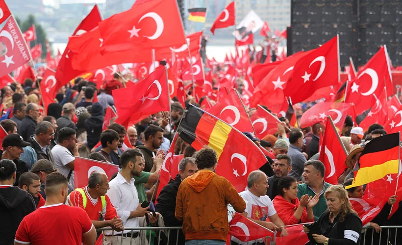 Almanya'dan, Türkler hakkında 'skandal' sorgulama!