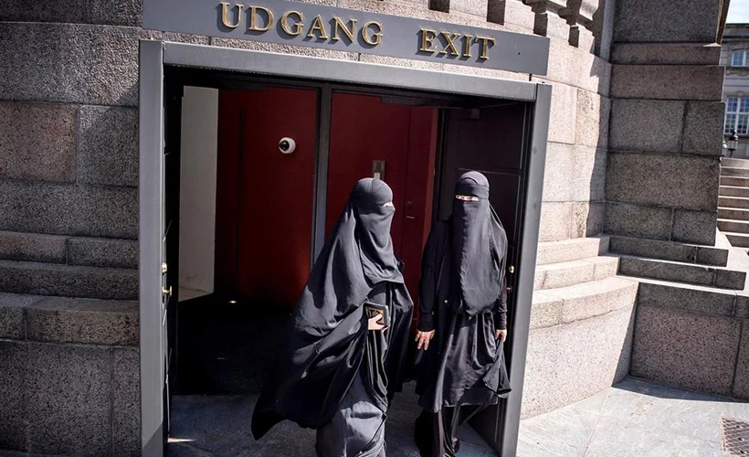 Almanya'nın 3. büyük eyaletindeki okullarda çarşaf ve peçe yasaklandı