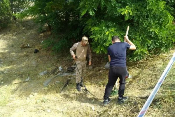 Altın taşıyan zırhlı araç takla attı: Dedektörle altın arama çalışmaları başladı