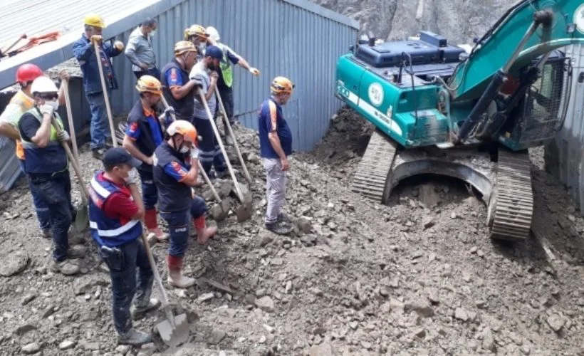 Artvin'de sele kapılıp haber alınamayan üç kişinin cansız bedenleri bulundu