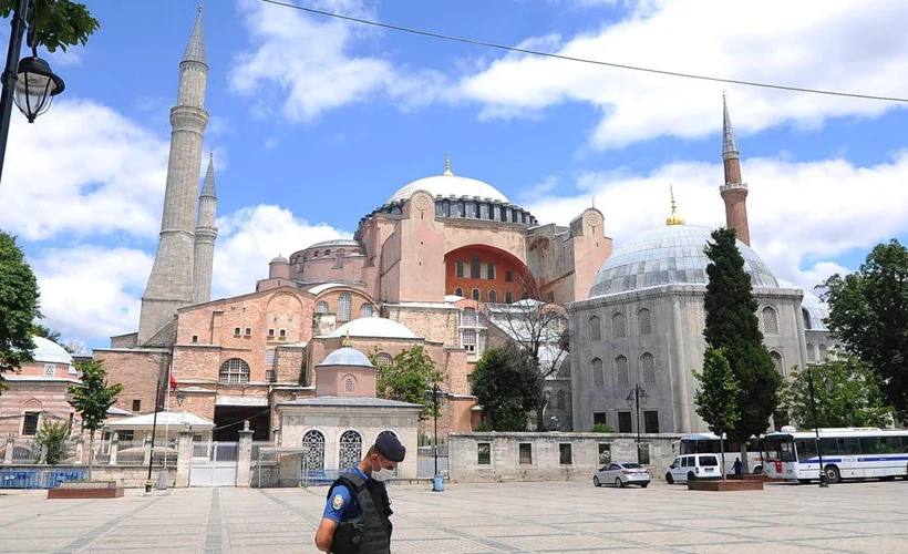 Ayasofya'daki ilk namaz dünya basınında