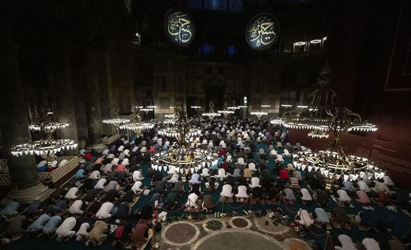 Ayasofya-i Kebir Cami-i Şerifi'nde ilk sabah namazı kılındı