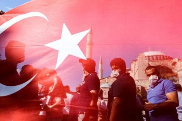 Ayasofya önünde sevinç gösterileri