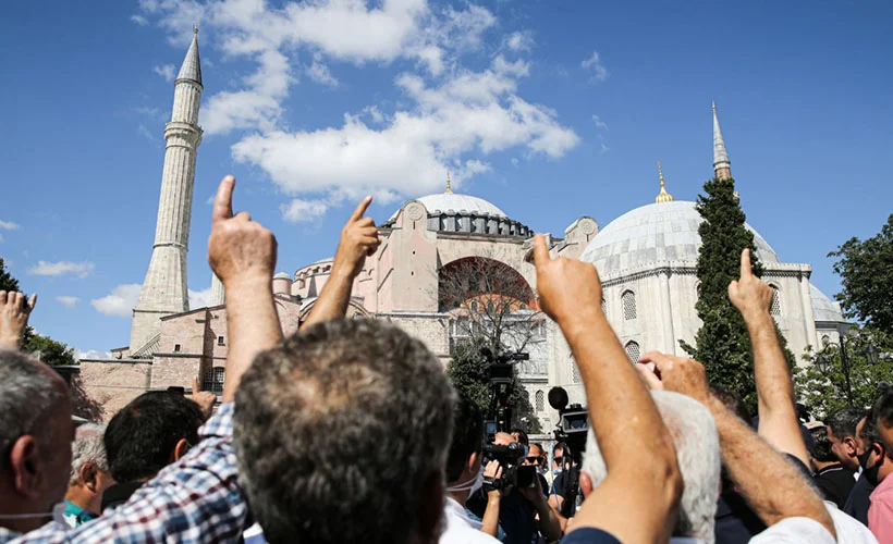 Ayasofya önündeki coşku sürüyor