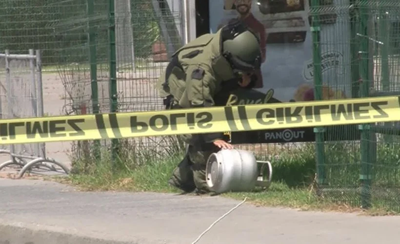 Bakırköy'de otobüs durağına bırakılan tüp korku yarattı