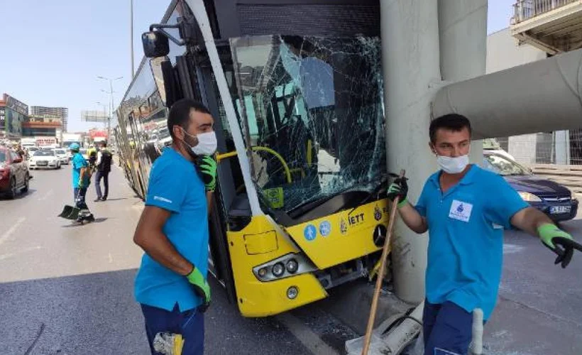 Beylikdüzü'nde İETT otobüsü kaza yaptı: Çok sayıda yaralı var