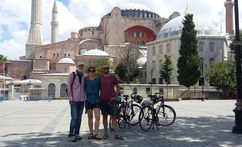 Bisikletle Barcelona'dan İstanbul'a Geldiler