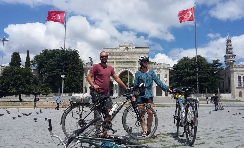 Bisikletle Barcelona'dan İstanbul'a Geldiler