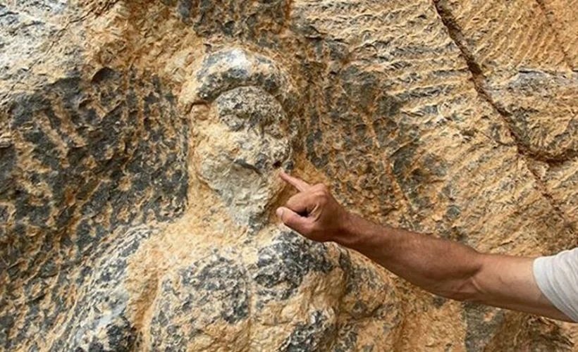 Bursa'da 2 bin yıllık Herkül kaya kabartması tahrip edildi