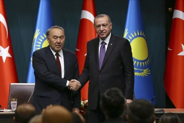 Cumhurbaşkanı Erdoğan Kazakistan'ın kurucu Cumhurbaşkanı Nazarbayev ile telefonda görüştü