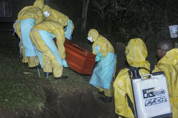 Ebola salgını can almaya devam ediyor