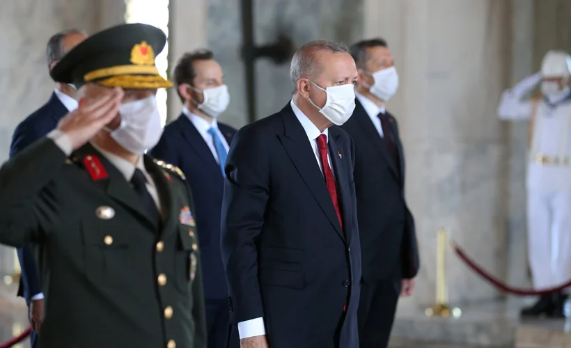 Erdoğan Anıtkabir'de: Suriye'den Libya'ya kadar elde ettiğimiz başarılar ülkemizin gücünü gösteriyor