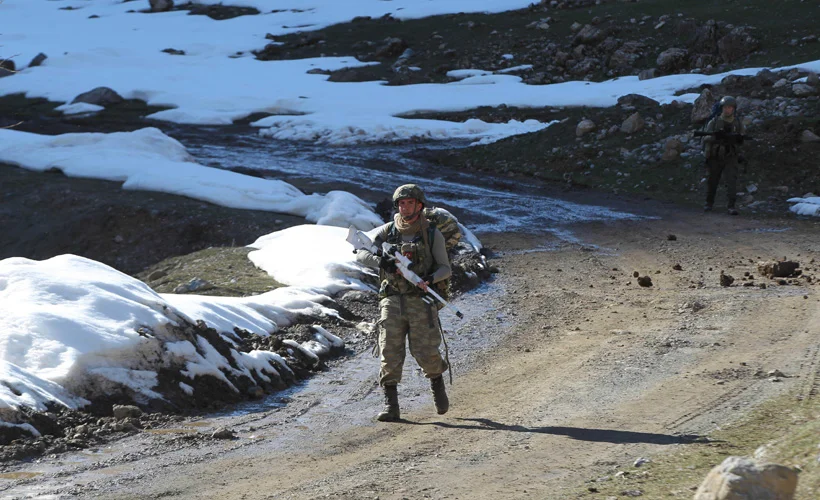 Hakkari'de mayın patladı: Yaralı askerler var