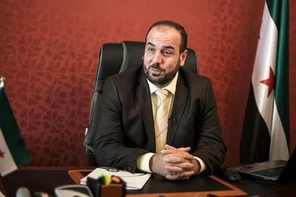 Hariri: Ülkeyi destekçilerine rehin olarak veriyor