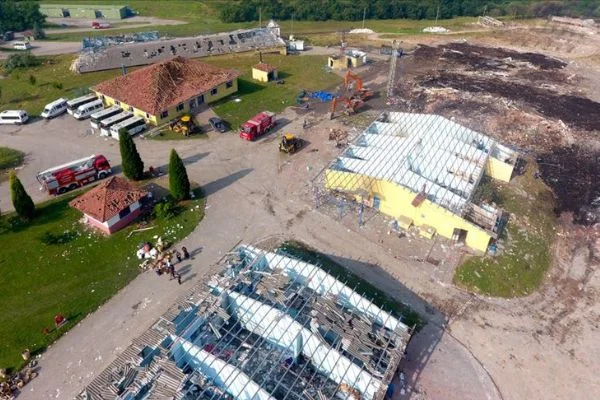 Havai fişek fabrikasındaki arama kurtarma çalışmalarına ara verildi