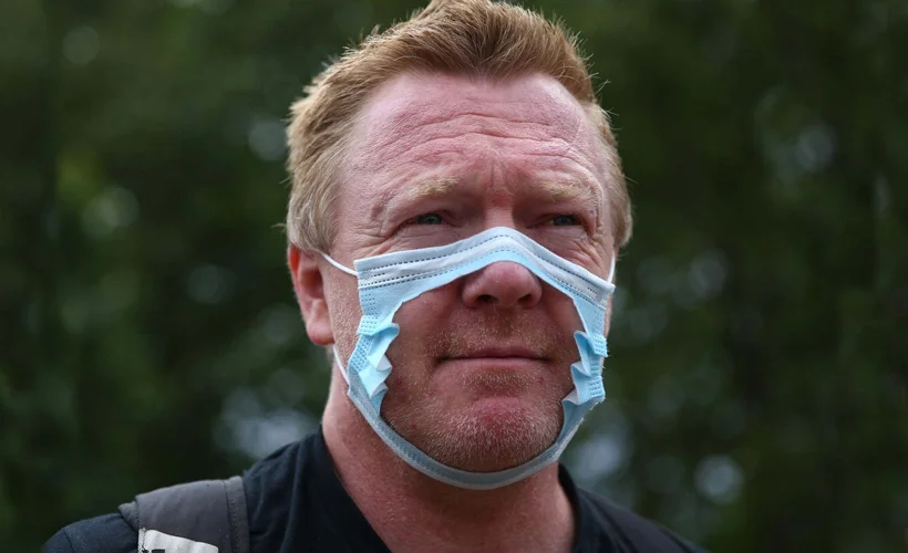 İngiltere'de ''maske'' protestosu
