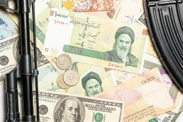 İran'da dolar ilk kez 25 bin tümeni aşarak rekor kırdı