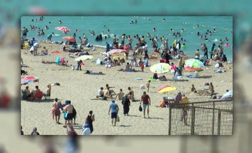 İstanbul'da plajlarda yoğunluk: Sosyal mesafe ve maske kuralına uyulmadı
