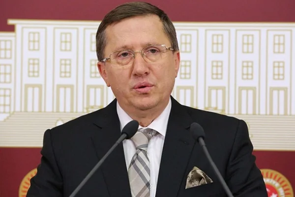 İYİ Partili Türkkan: Kızımın sosyal medyada paylaşmak gibi bir hatası var