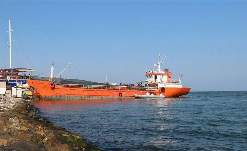 İzmir'de bir gemide 276 sığınmacı yakalandı