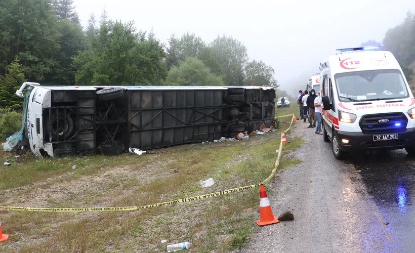 Kastamonu'da yolcu otobüsü devrildi: Çok sayıda yaralı var