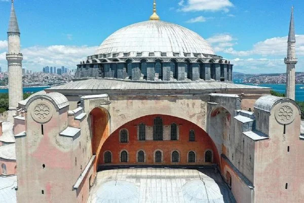Kıbrıs'tan 'Ayasofya' açıklaması: Müslüman ibadethanesi emanete saygı prensibi ile halka geri kazandırıldı
