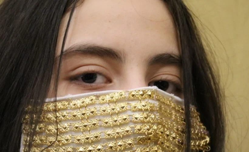 Kuyumculardan gelinlere altın işlemeli maske