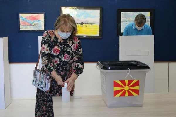 Kuzey Makedonya'da erken genel seçim için oy kullanma işlemi sona erdi