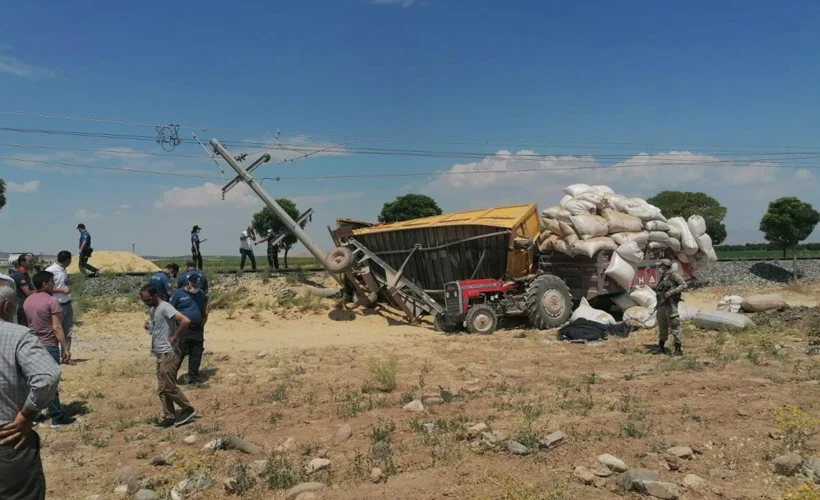 Malatya'da feci kaza: Tren, traktöre çarptı