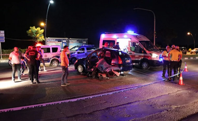 Manisa'da motosiklet ile otomobil çarpıştı: 1 ölü, 3 yaralı