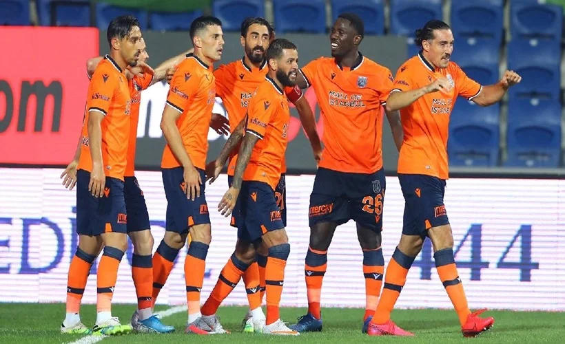 Medipol Başakşehir liderliğini korudu
