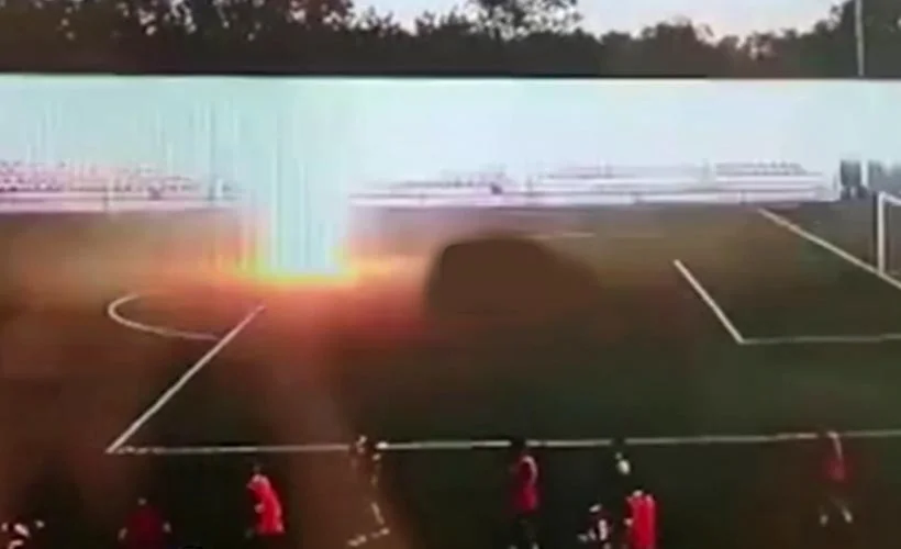 Rus futbolcu Ivan Zaborsky'nin üzerine yıldırımın düştü