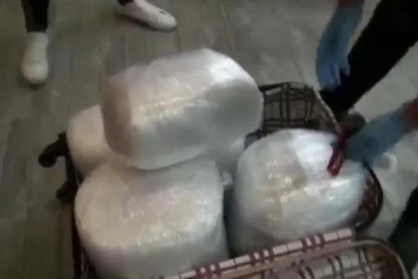 Sabiha Gökçen Havalimanı'nda uyuşturucu operasyonu: 17 kilo esrar ele geçirildi