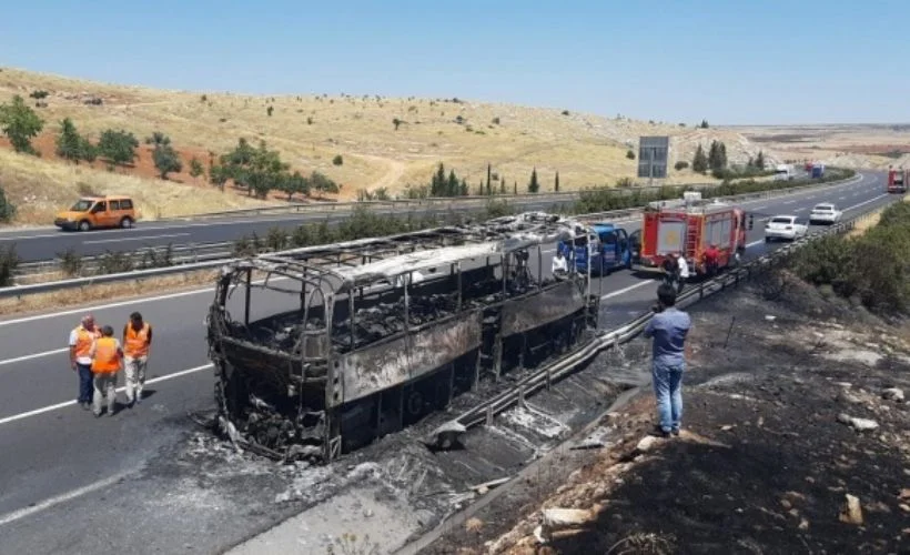 Şanlıurfa'da yolcu otobüsü alevler içinde kaldı