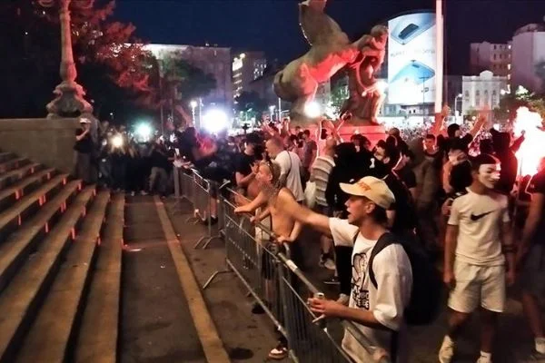 Sırbistan'daki hükümet karşıtı protestoların dördüncü günü olaylı geçti