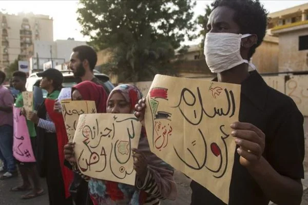 Sudan'da 'asayişin sağlanması' talebiyle başlayan eylemler sürüyor