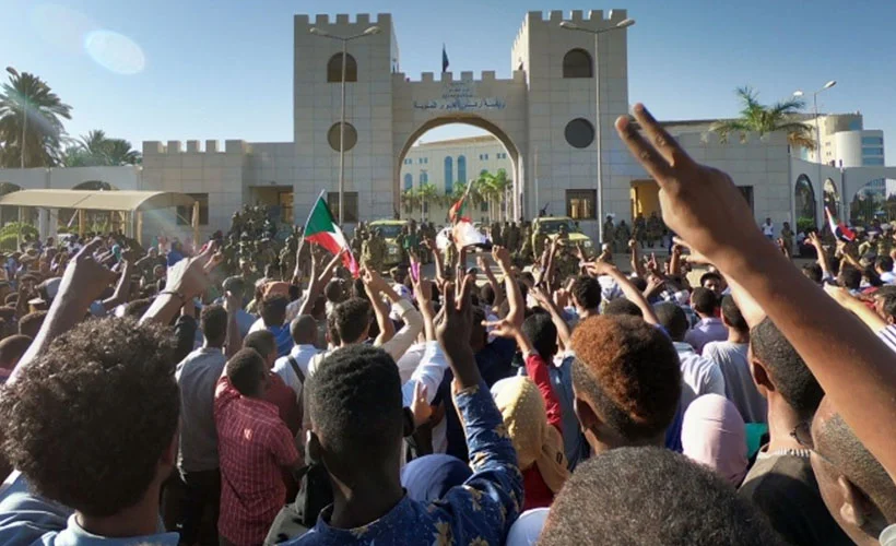 Sudan'da "Öfke Cuması" darbecileri korkuttu