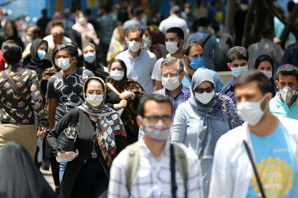Tahran'da Kovid-19 nedeniyle 'risk barındıran' yerler 1 hafta kapatılıyor