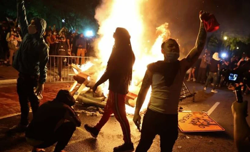 Trump'tan protestoculara 'hapis' tehdidi