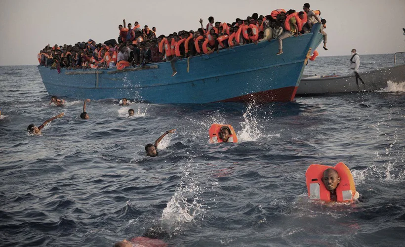 Tunus açıklarında göçmen teknesi battı: 25 kayıp