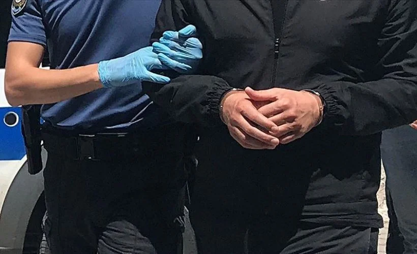Türk bayrağını yere attığı iddia edilen kişi tutuklandı