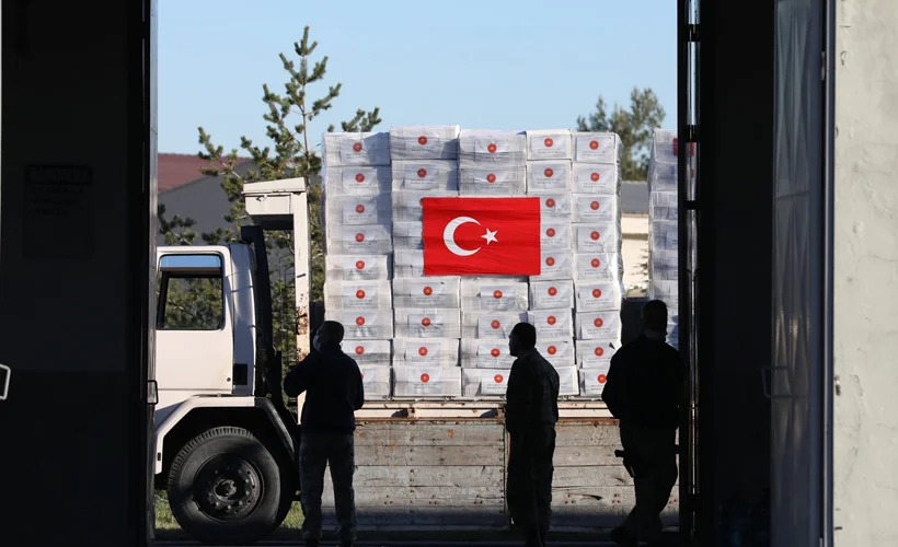 Türkiye'den komşu ülkeye koronavirüs yardımı