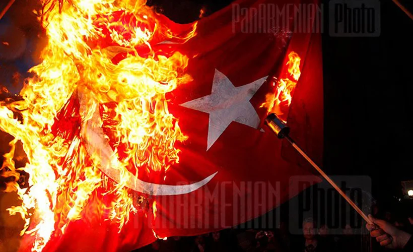Türkiye'den, Yunanistan'a 'bayrak yakma' tepkisi
