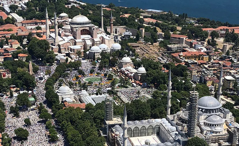 "Türkiye tarih yazıyor; diğerleri ise tarih satıyor"