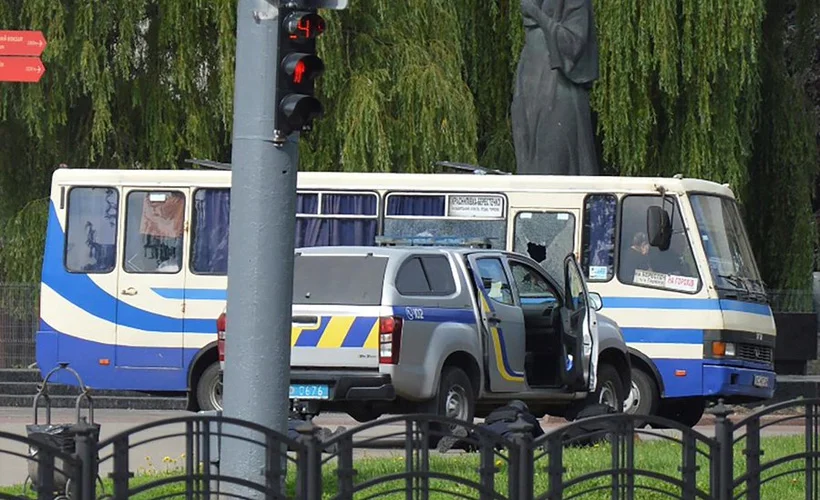 Ukrayna'da bir otobüsteki 20 yolcu rehin alındı