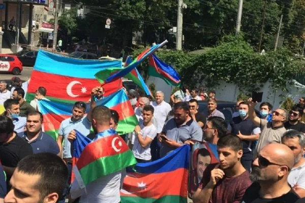 Ukrayna'daki Azerbaycan vatandaşlarından Ermenistan protestosu