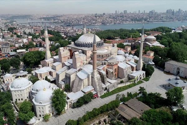 UMAD: Ayasofya'nın tekrar cami olarak ibadete açılmasını temenni ediyoruz